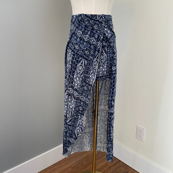 ✨3/$20✨ Hollister Skirt - Picture 2 of 6